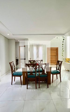 Casa à venda com 620m², 5 quartos e 10 vagas Casa à venda com 620m², 5 quartos e 10 vagasSala