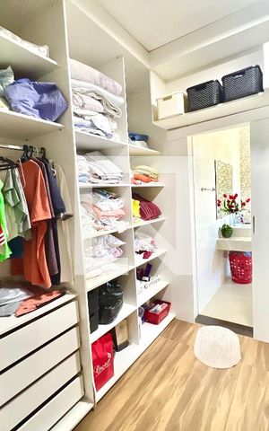 Casa à venda com 620m², 5 quartos e 10 vagas Casa à venda com 620m², 5 quartos e 10 vagasCloset