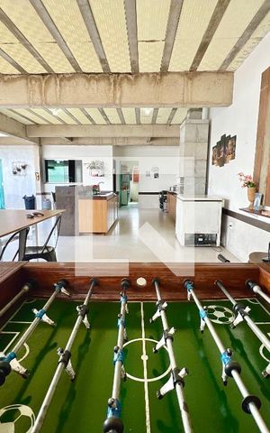 Casa à venda com 620m², 5 quartos e 10 vagas Casa à venda com 620m², 5 quartos e 10 vagasÁrea comum