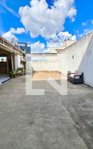 Casa à venda com 620m², 5 quartos e 10 vagas Casa à venda com 620m², 5 quartos e 10 vagasÁrea comum