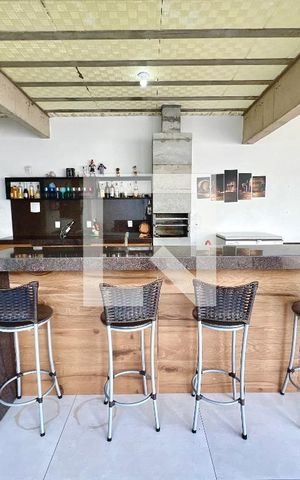 Casa à venda com 620m², 5 quartos e 10 vagas Casa à venda com 620m², 5 quartos e 10 vagasÁrea comum