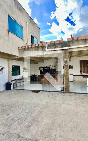 Casa à venda com 620m², 5 quartos e 10 vagas Casa à venda com 620m², 5 quartos e 10 vagasÁrea comum