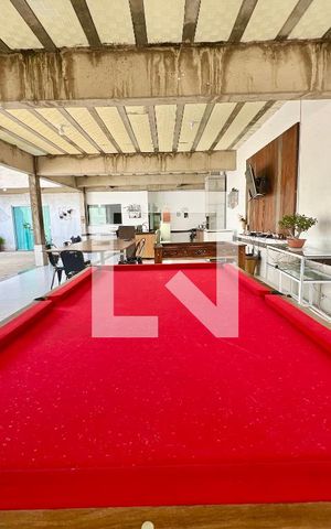 Casa à venda com 620m², 5 quartos e 10 vagas Casa à venda com 620m², 5 quartos e 10 vagasÁrea comum