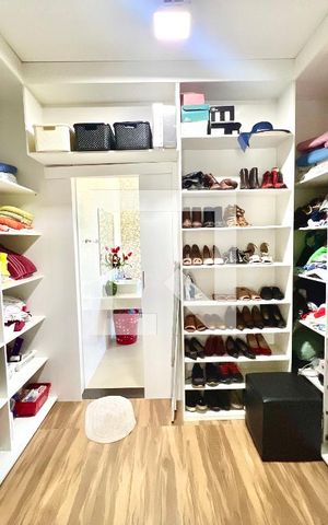 Casa à venda com 620m², 5 quartos e 10 vagas Casa à venda com 620m², 5 quartos e 10 vagasCloset