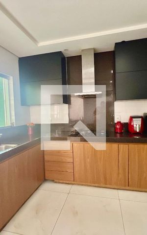 Casa à venda com 620m², 5 quartos e 10 vagas Casa à venda com 620m², 5 quartos e 10 vagasCozinha