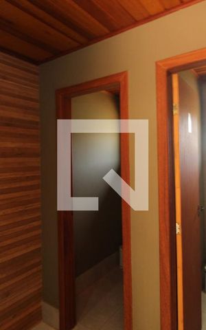 Casa de condomínio à venda com 700m², 4 quartos e 6 vagasBanheiros