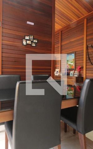 Casa de condomínio à venda com 700m², 4 quartos e 6 vagasSala