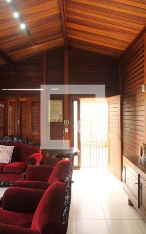 Casa de condomínio à venda com 700m², 4 quartos e 6 vagasSala