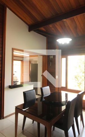 Casa de condomínio à venda com 700m², 4 quartos e 6 vagasSala