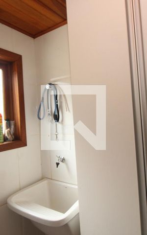 Casa de condomínio à venda com 700m², 4 quartos e 6 vagasÁrea de serviço