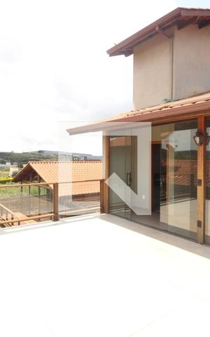 Casa de condomínio à venda com 700m², 4 quartos e 6 vagasTerraço