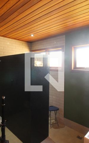 Casa de condomínio à venda com 700m², 4 quartos e 6 vagasVestiário