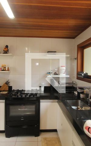 Casa de condomínio à venda com 700m², 4 quartos e 6 vagasCozinha