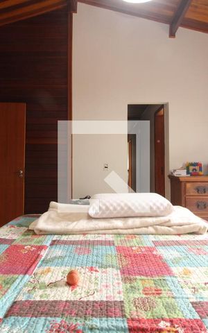 Casa de condomínio à venda com 700m², 4 quartos e 6 vagasQuarto