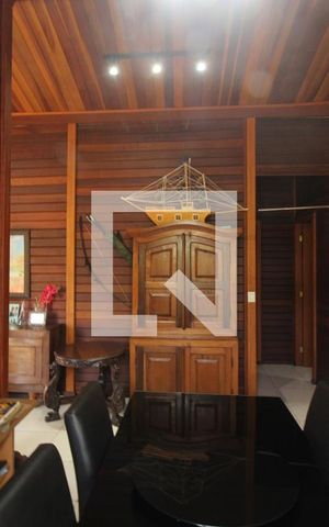 Casa de condomínio à venda com 700m², 4 quartos e 6 vagasSala