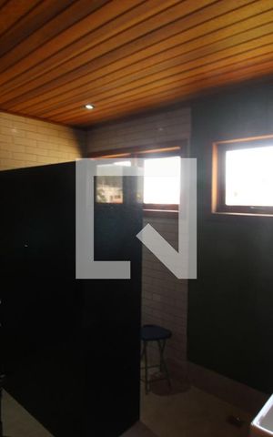 Casa de condomínio à venda com 700m², 4 quartos e 6 vagasVestiário