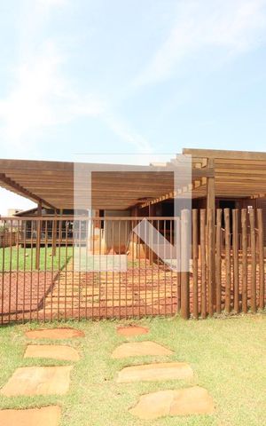 Casa de condomínio à venda com 700m², 4 quartos e 6 vagasFachada