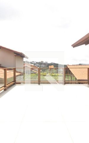 Casa de condomínio à venda com 700m², 4 quartos e 6 vagasTerraço