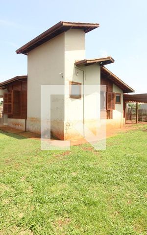 Casa de condomínio à venda com 700m², 4 quartos e 6 vagasQuintal