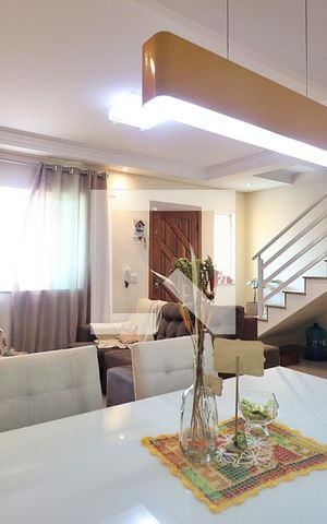 Casa à venda com 95m², 3 quartos e 2 vagasSala