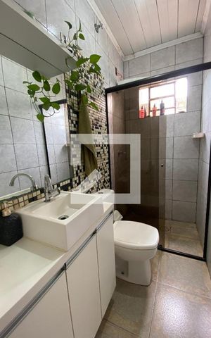 Casa à venda com 240m², 2 quartos e 2 vagas Casa à venda com 240m², 2 quartos e 2 vagasBanheiro