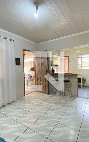 Casa à venda com 240m², 2 quartos e 2 vagas Casa à venda com 240m², 2 quartos e 2 vagasSala