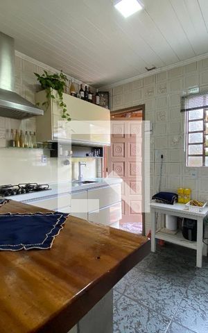 Casa à venda com 240m², 2 quartos e 2 vagas Casa à venda com 240m², 2 quartos e 2 vagasCozinha