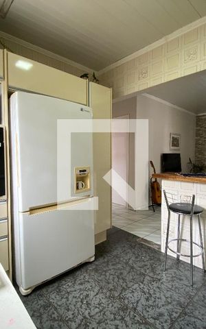 Casa à venda com 240m², 2 quartos e 2 vagas Casa à venda com 240m², 2 quartos e 2 vagasCozinha
