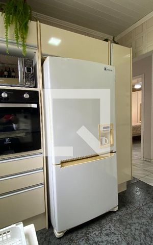 Casa à venda com 240m², 2 quartos e 2 vagas Casa à venda com 240m², 2 quartos e 2 vagasCozinha