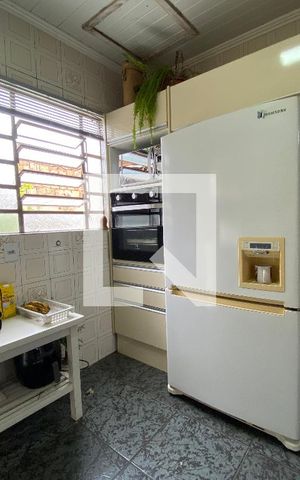 Casa à venda com 240m², 2 quartos e 2 vagas Casa à venda com 240m², 2 quartos e 2 vagasCozinha