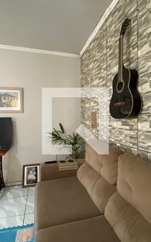 Casa à venda com 240m², 2 quartos e 2 vagas Casa à venda com 240m², 2 quartos e 2 vagasSala