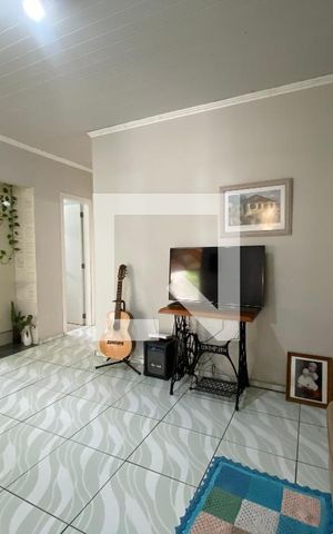 Casa à venda com 240m², 2 quartos e 2 vagas Casa à venda com 240m², 2 quartos e 2 vagasSala