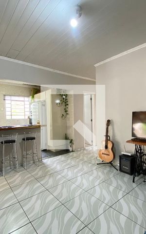 Casa à venda com 240m², 2 quartos e 2 vagas Casa à venda com 240m², 2 quartos e 2 vagasSala