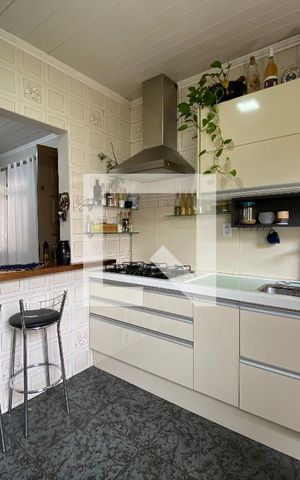Casa à venda com 240m², 2 quartos e 2 vagas Casa à venda com 240m², 2 quartos e 2 vagasCozinha