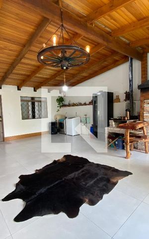 Casa à venda com 240m², 2 quartos e 2 vagas Casa à venda com 240m², 2 quartos e 2 vagasÁrea comum