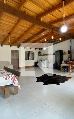 Casa à venda com 240m², 2 quartos e 2 vagas Casa à venda com 240m², 2 quartos e 2 vagasÁrea comum