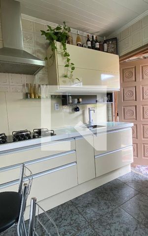 Casa à venda com 240m², 2 quartos e 2 vagas Casa à venda com 240m², 2 quartos e 2 vagasCozinha