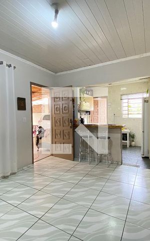 Casa à venda com 240m², 2 quartos e 2 vagas Casa à venda com 240m², 2 quartos e 2 vagasSala