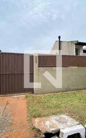 Casa à venda com 240m², 2 quartos e 2 vagas Casa à venda com 240m², 2 quartos e 2 vagasFachada