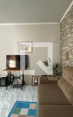 Casa à venda com 240m², 2 quartos e 2 vagas Casa à venda com 240m², 2 quartos e 2 vagasSala