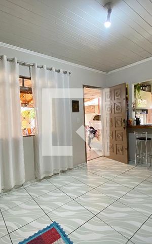 Casa à venda com 240m², 2 quartos e 2 vagas Casa à venda com 240m², 2 quartos e 2 vagasSala