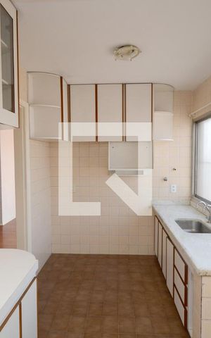 Apartamento para alugar com 81m², 2 quartos e 2 vagasCozinha