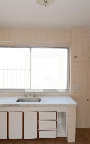Apartamento para alugar com 81m², 2 quartos e 2 vagasCozinha