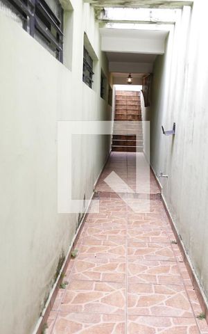 Casa à venda com 240m², 4 quartos e 3 vagasCorredor Lateral
