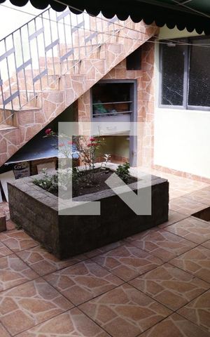 Casa à venda com 240m², 4 quartos e 3 vagasQuintal