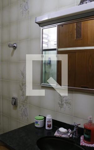 Casa à venda com 240m², 4 quartos e 3 vagasBanheiro 1