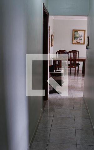 Casa à venda com 240m², 4 quartos e 3 vagasCorredor