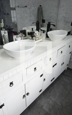 Casa à venda com 180m², 4 quartos e 2 vagasSuíte