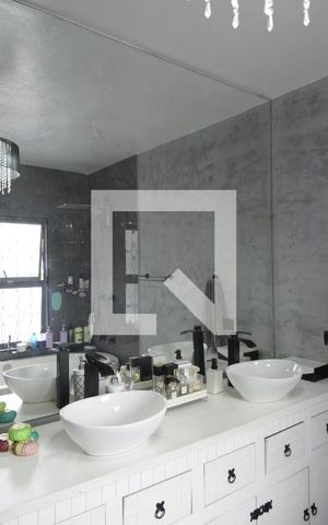 Casa à venda com 180m², 4 quartos e 2 vagasSuíte