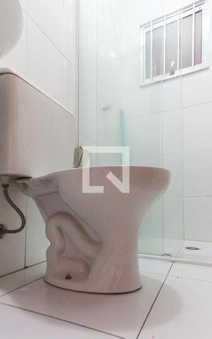 Casa de condomínio para alugar com 35m², 1 quarto e sem vagaBanheiro